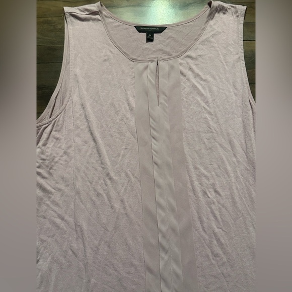 Banana Republic Blush Pink Pleated Front Sleeveless Blouse – Size M - Picture 2 of 4